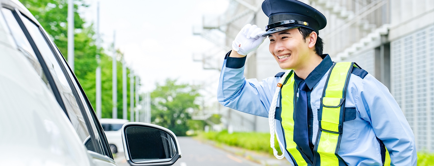 笑顔の警備員